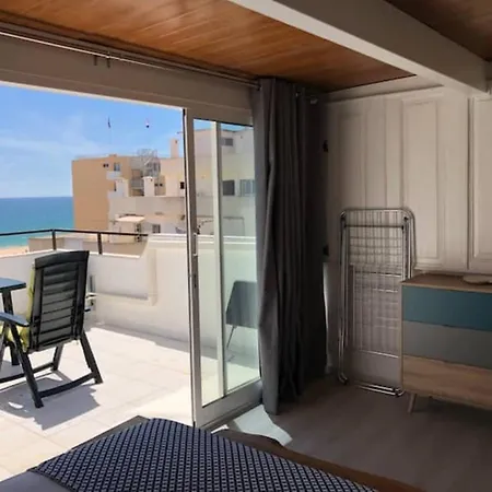 Apartment Sweet Colunas